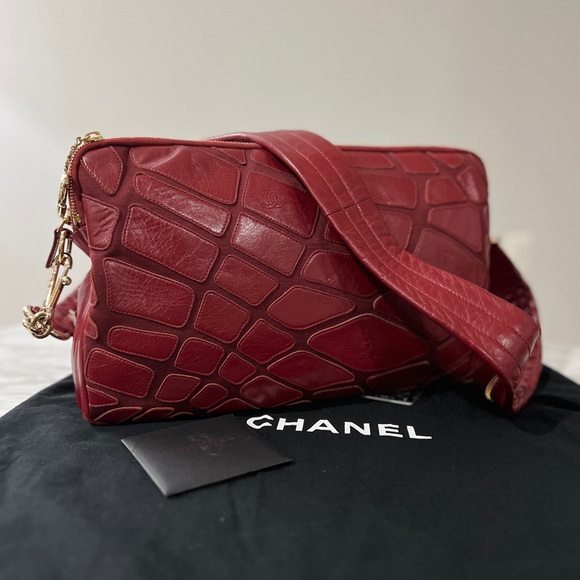 CHANEL Scales Camera Bag Red - Picture 3 of 16